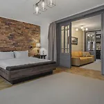 Center Bed And Beyond Apartment