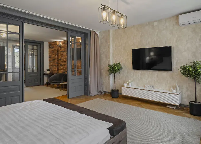 Center Bed And Beyond *