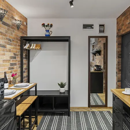 Center Bed And Beyond *