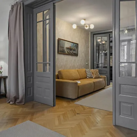 Center Bed And Beyond Apartment