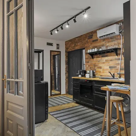 Center Bed And Beyond *