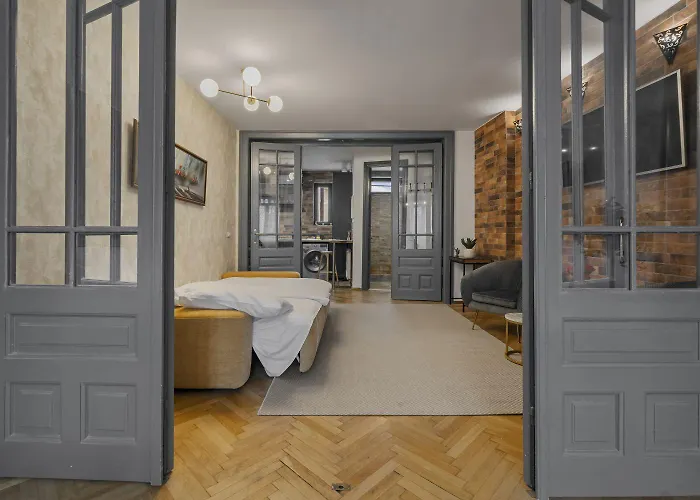 Center Bed And Beyond *