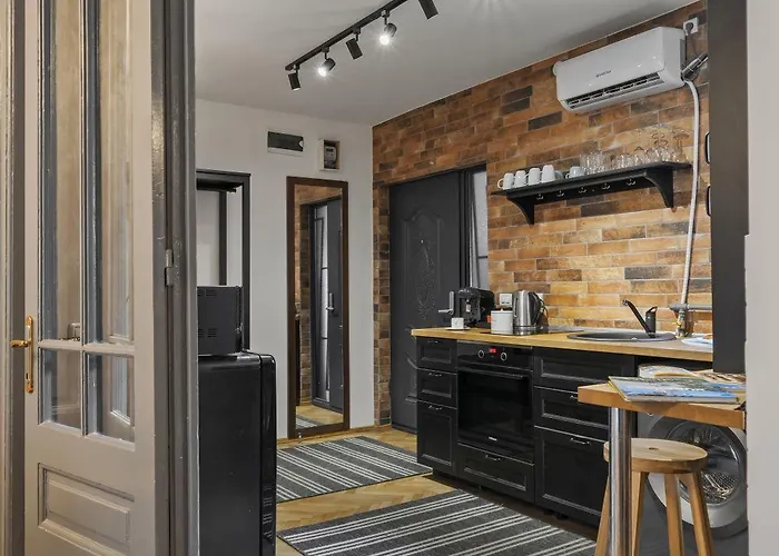 Center Bed And Beyond *