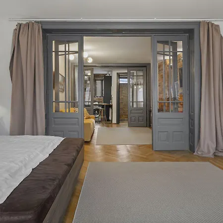 Center Bed And Beyond * בוקרשט