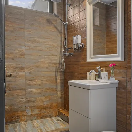 Center Bed And Beyond